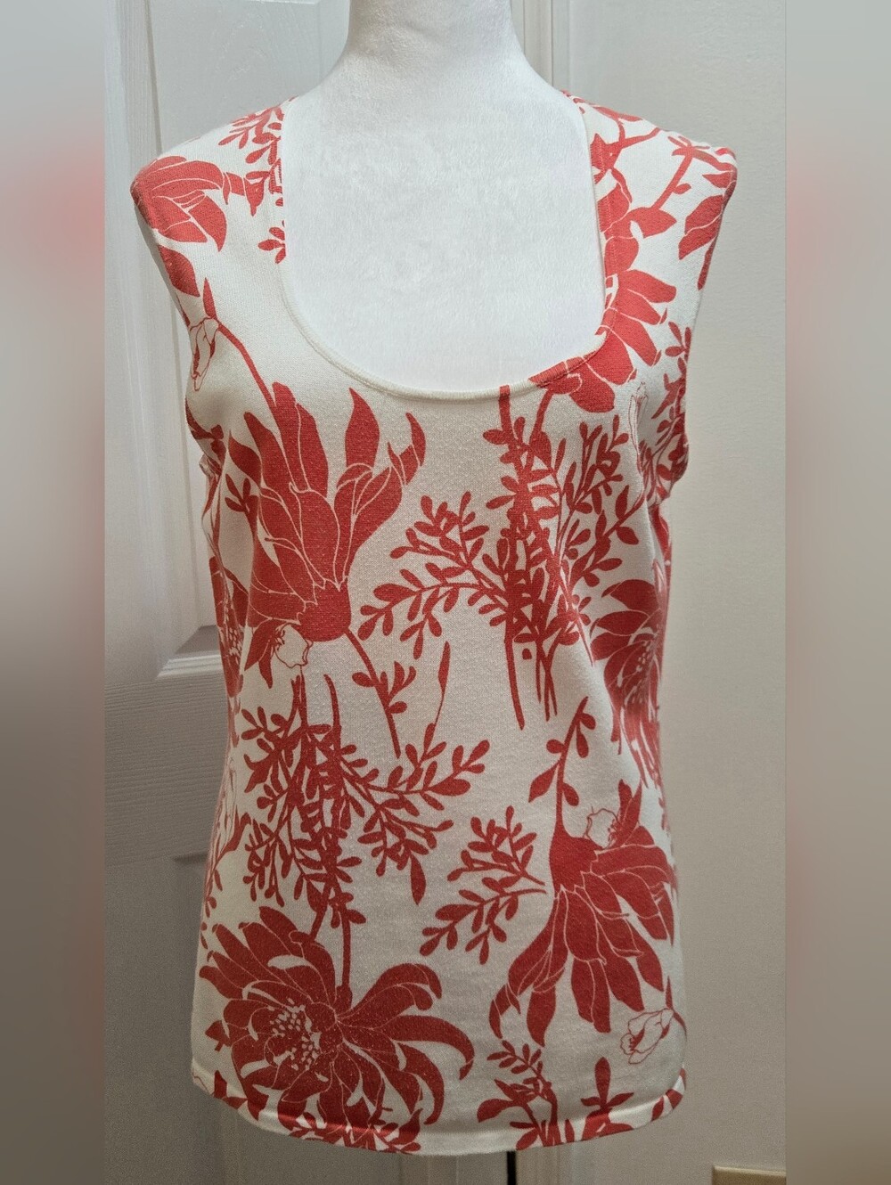 Ann Taylor Sleeveless Knit Tank White with Coral Floral Print Size L